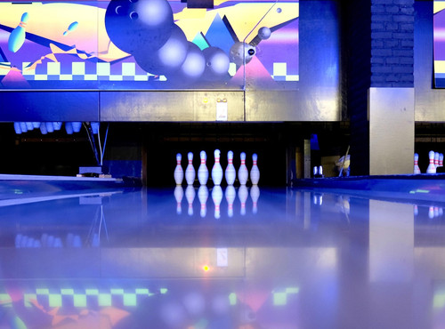 Action Zone Bowling, Billard & Darts - Family Games
